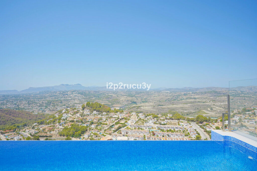 Detached Villa Cumbre del Sol Alicante - image 16