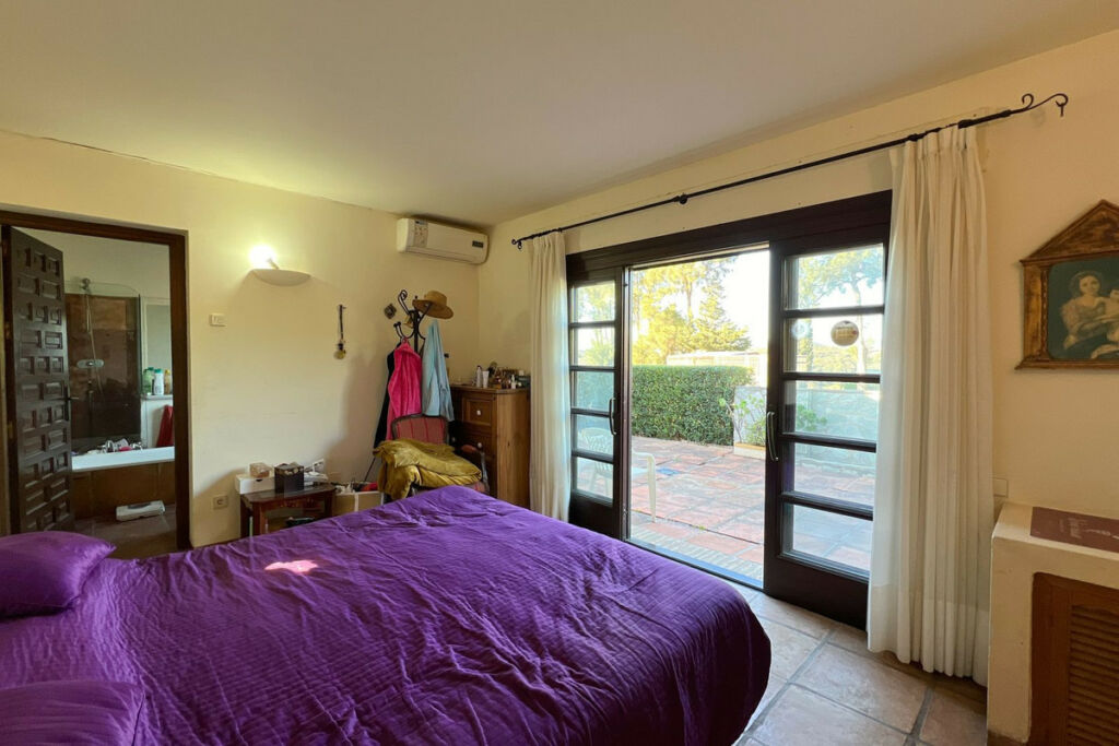 Detached Villa Estepona Málaga - image 19