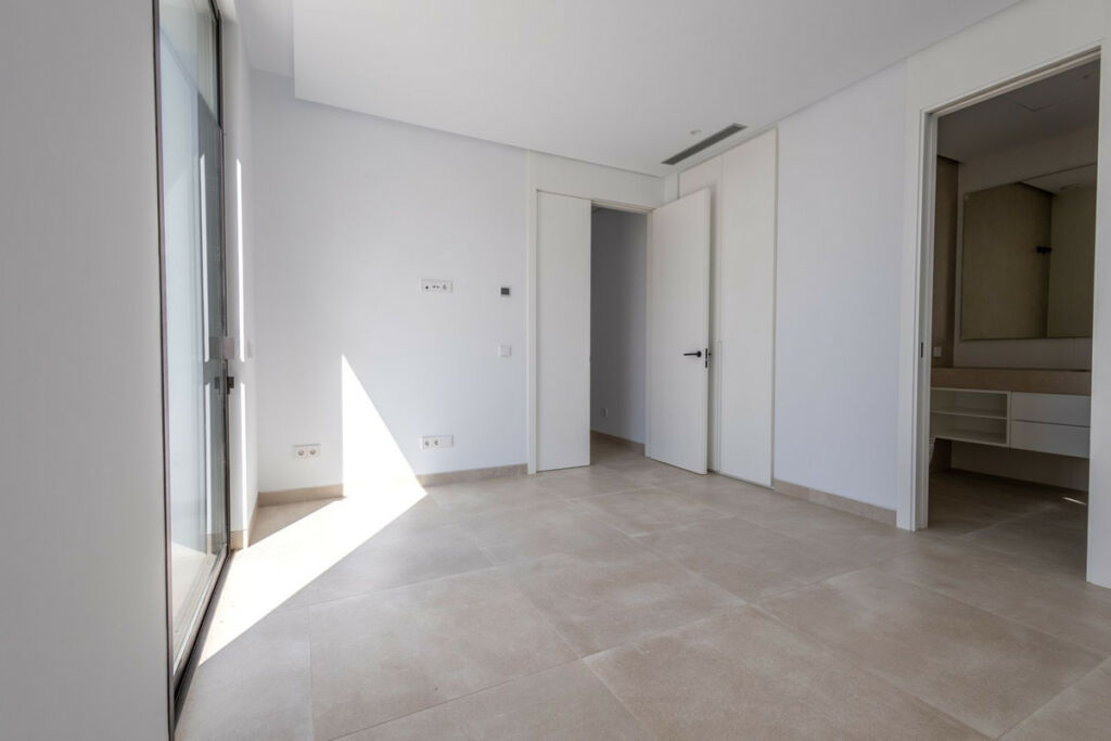 Detached Villa The Golden Mile Málaga - image 17