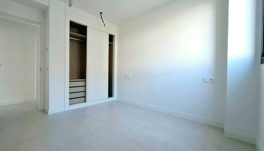 Middle Floor Apartment Fuengirola Málaga - image 17