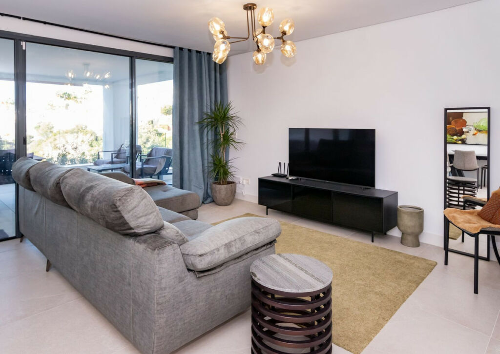Middle Floor Apartment Cabopino Málaga - image 17