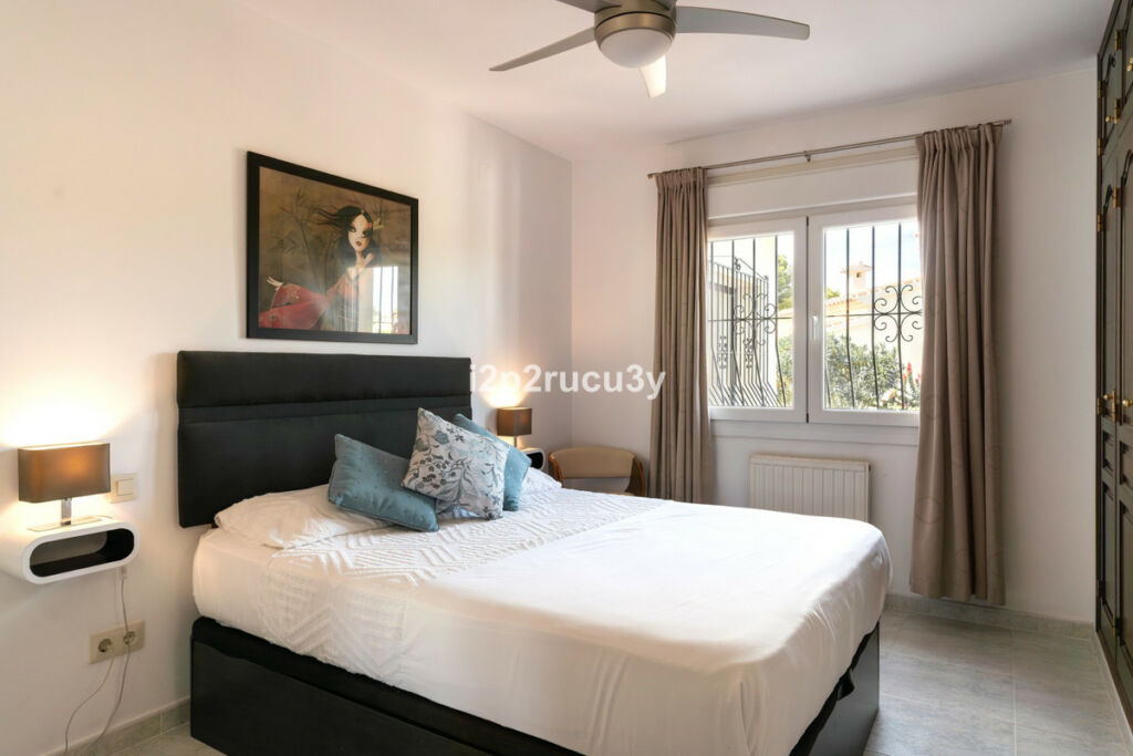 Detached Villa Moraira Alicante - image 17