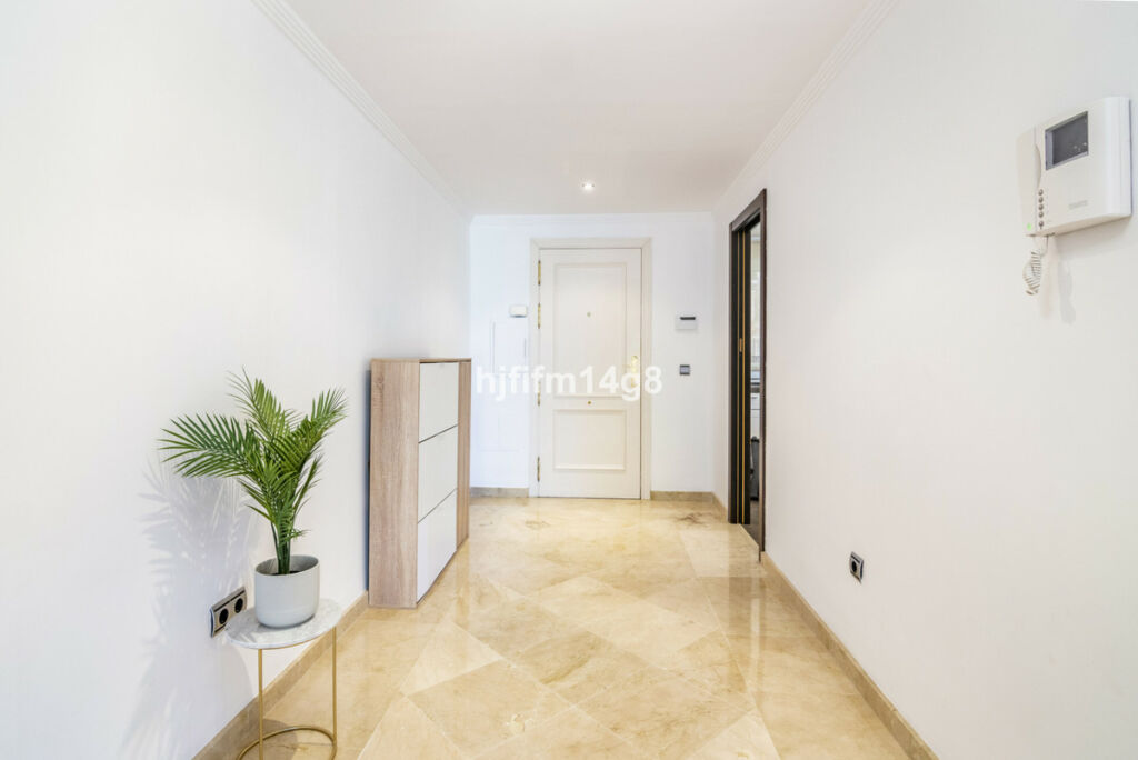 Middle Floor Apartment Nueva Andalucía Málaga - image 18