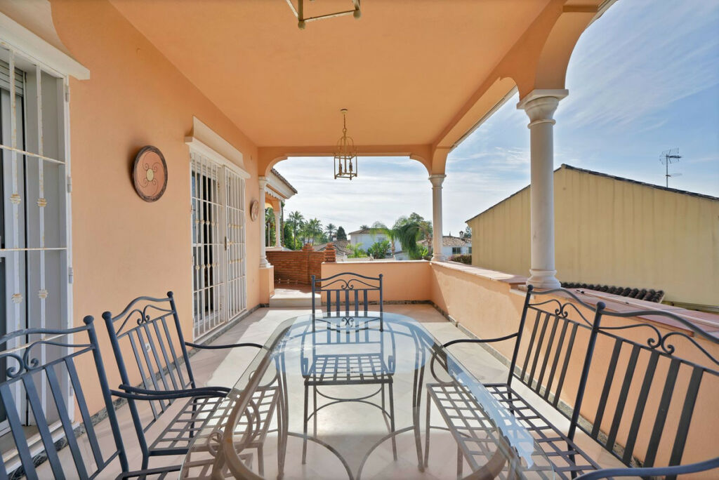 Detached Villa San Pedro de Alcántara Málaga - image 18
