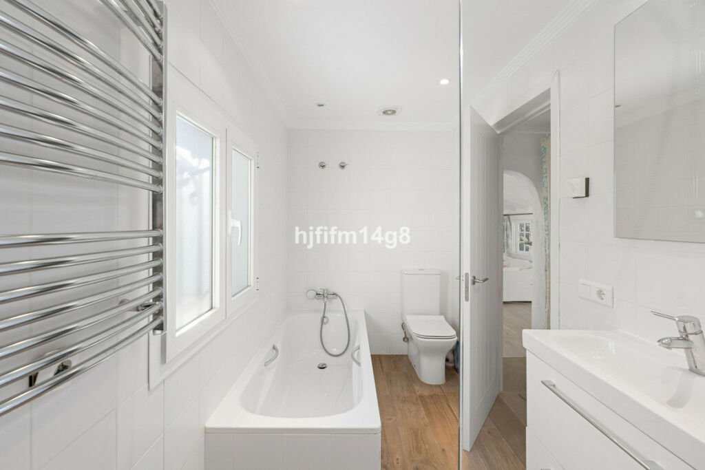 Detached Villa Benahavís Málaga - image 18
