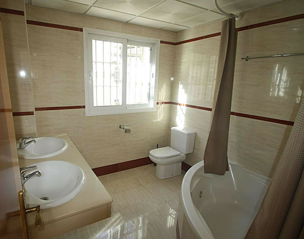 Detached Villa Benalmadena Málaga - image 18