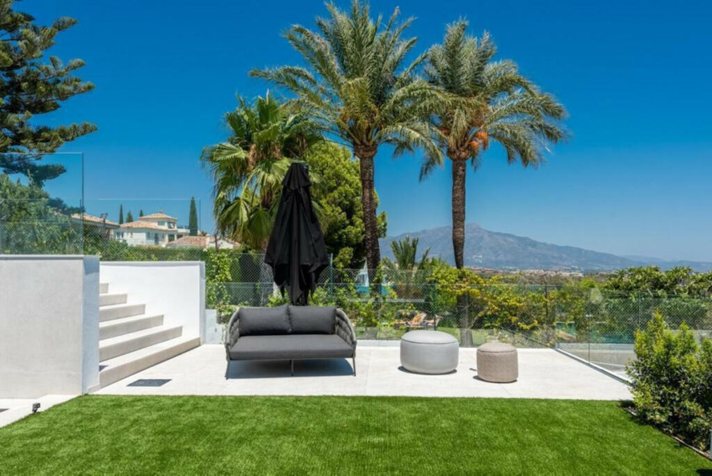 Detached Villa New Golden Mile Málaga - image 18