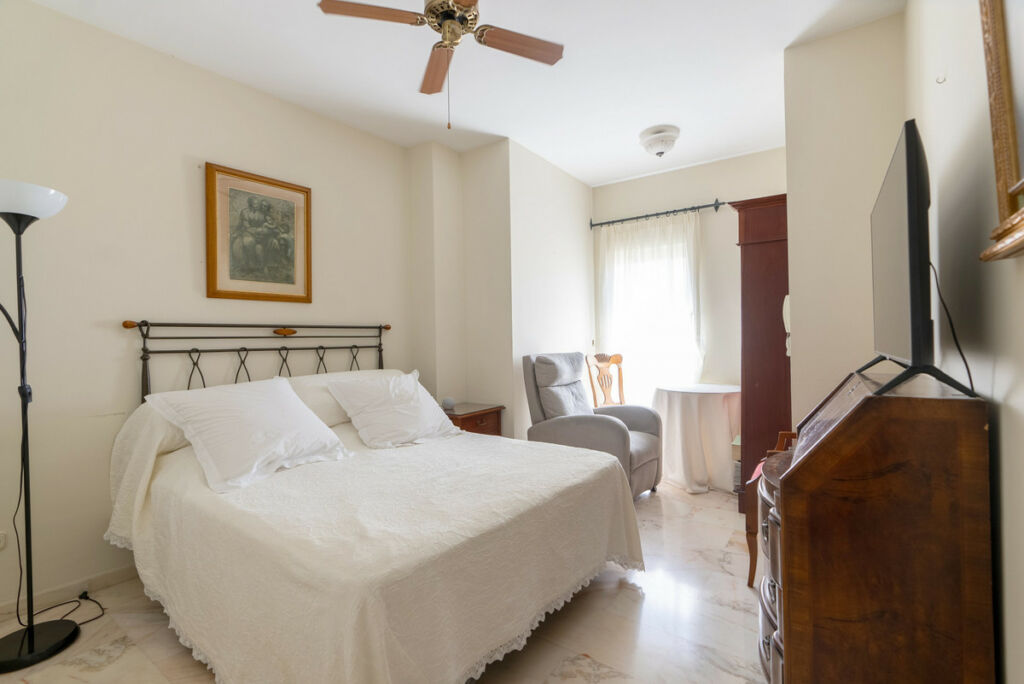 Middle Floor Apartment Estepona Málaga - image 18