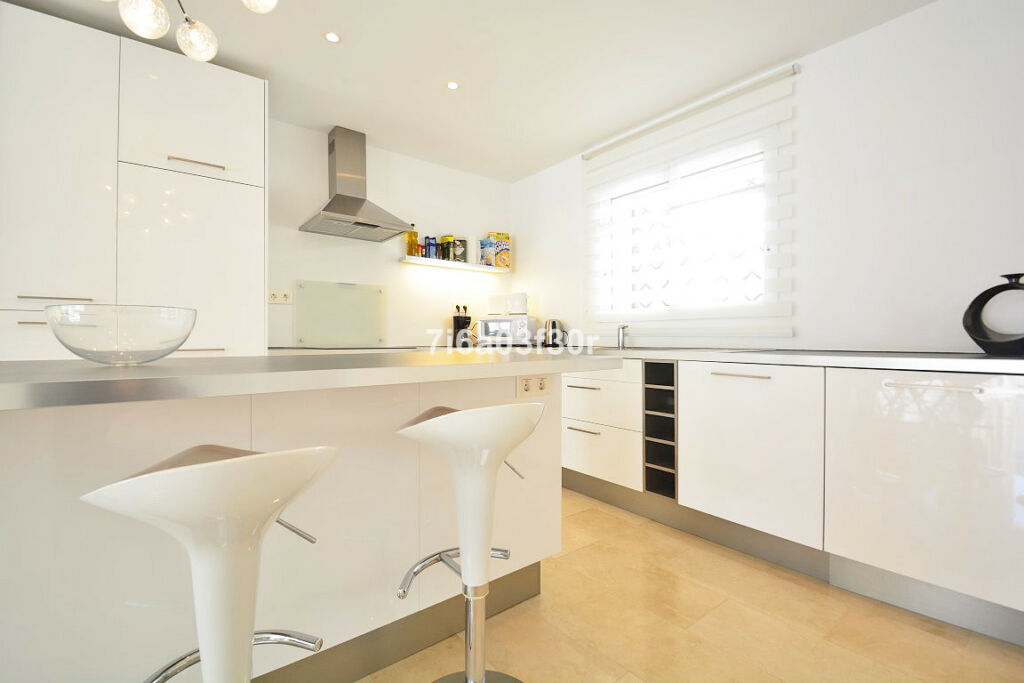 Penthouse Aloha Málaga - image 18