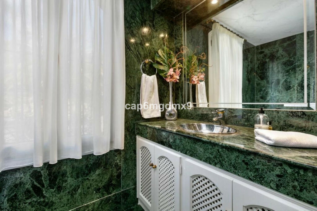 Detached Villa Nueva Andalucía Málaga - image 18