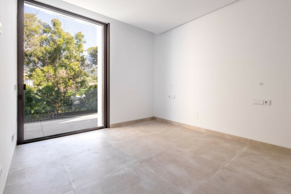 Detached Villa The Golden Mile Málaga - image 18