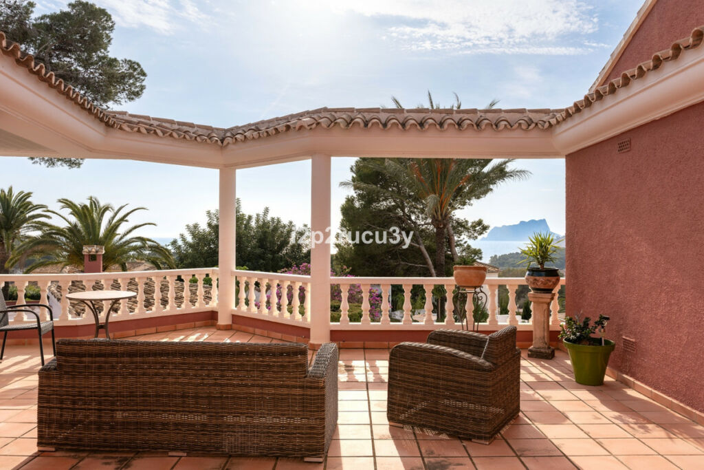 Detached Villa Moraira Alicante - image 3