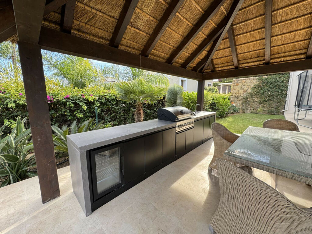 Detached Villa El Paraiso Málaga - image 19