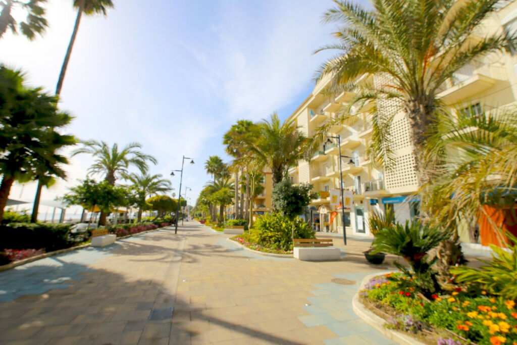 Middle Floor Apartment Estepona Málaga - image 19