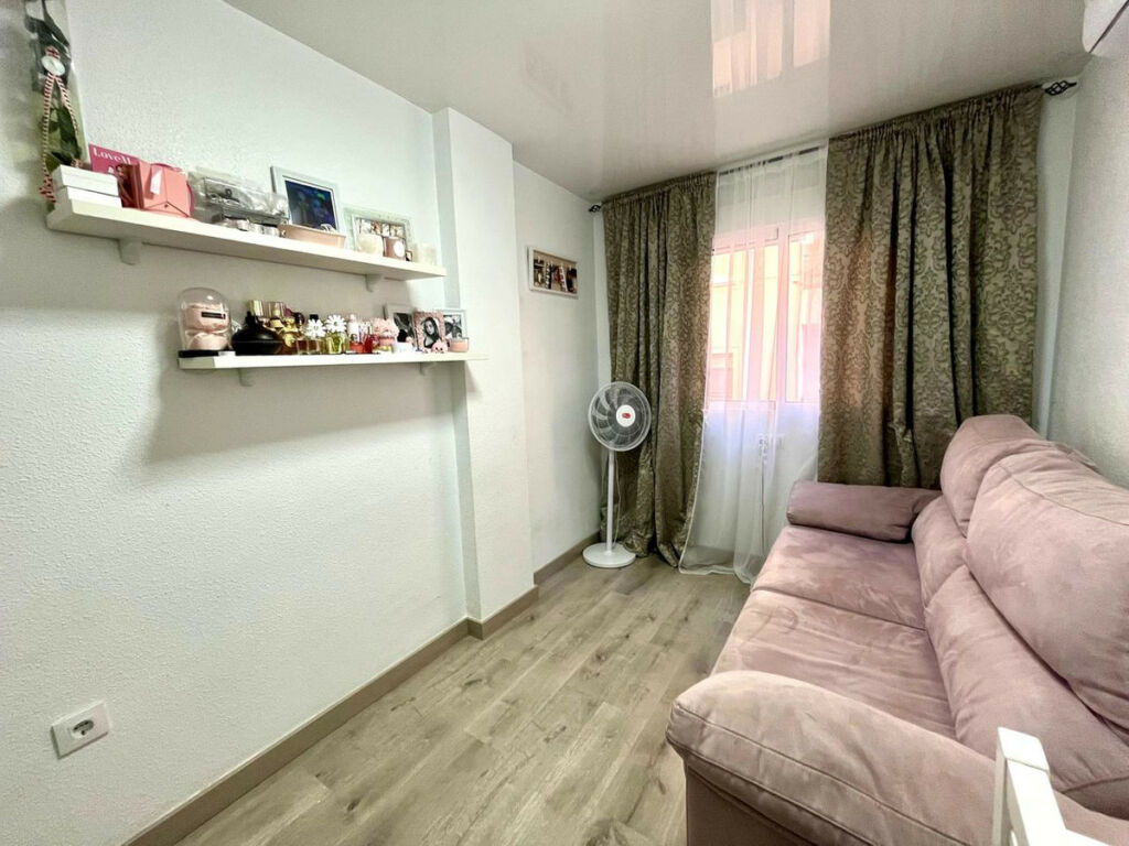 Middle Floor Apartment Torrevieja Alicante - image 19