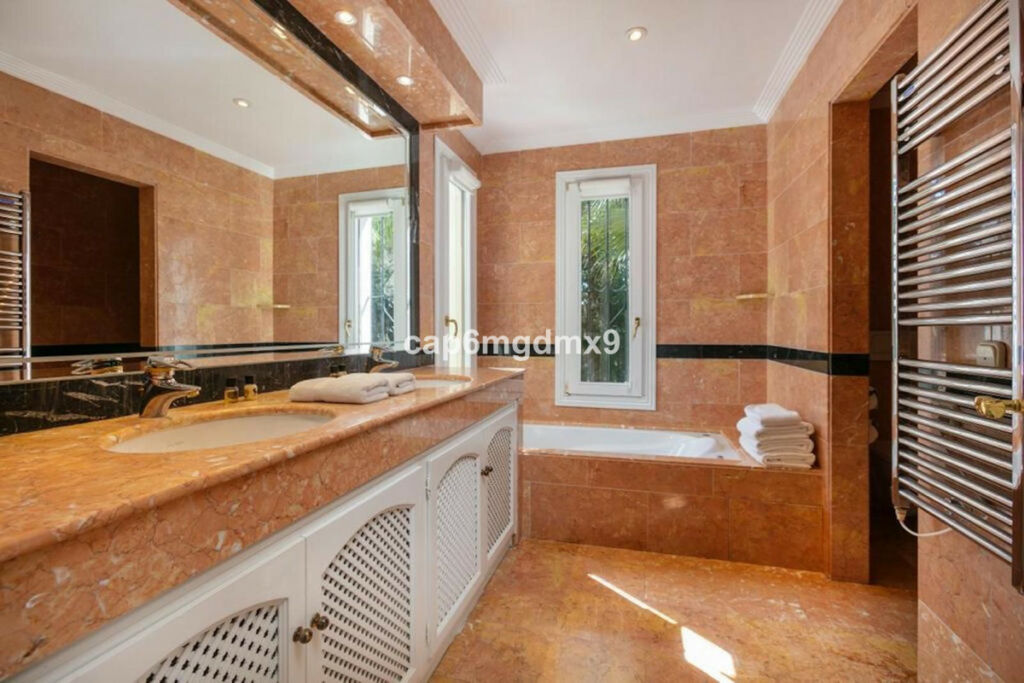 Detached Villa Nueva Andalucía Málaga - image 19