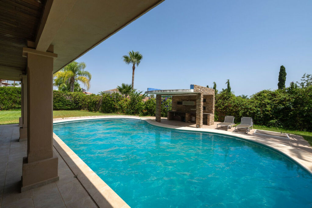 Detached Villa The Golden Mile Málaga - image 19