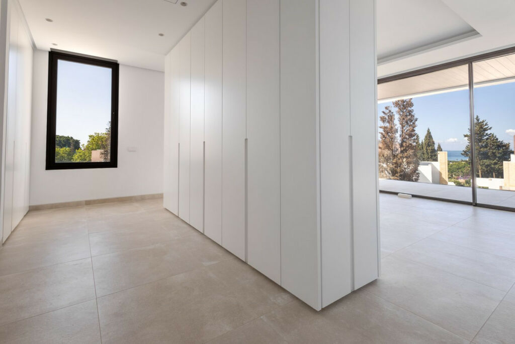 Detached Villa The Golden Mile Málaga - image 19