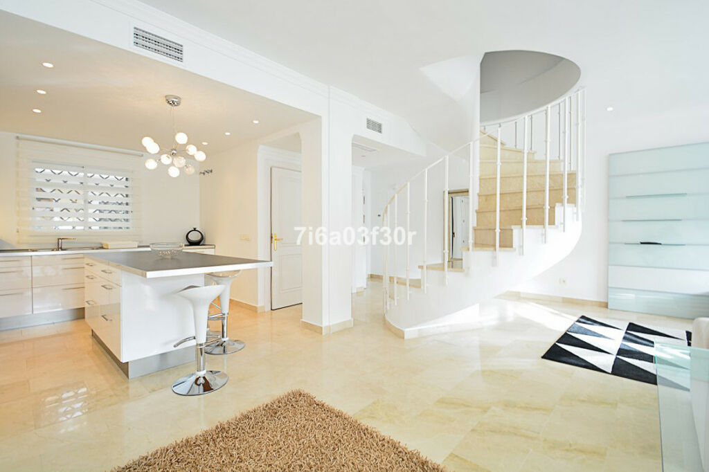 Penthouse Aloha Málaga - image 19