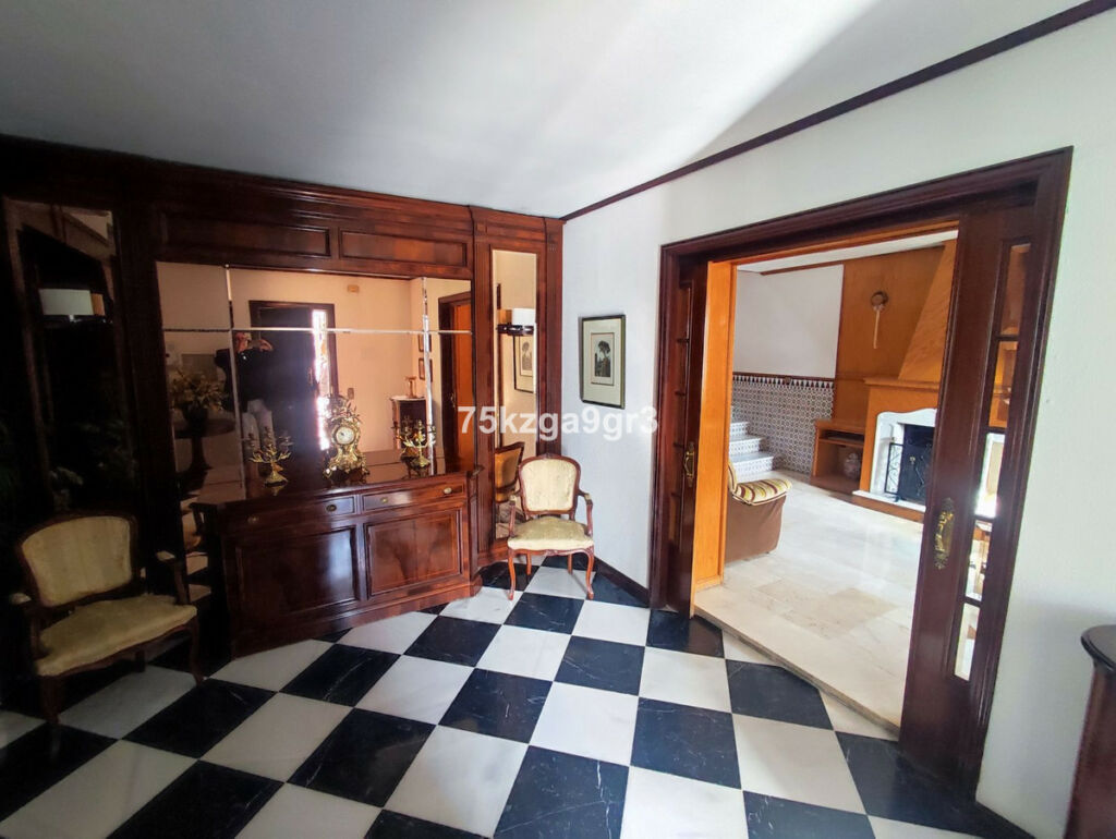 Detached Villa Puerto de la Torre Málaga - image 17