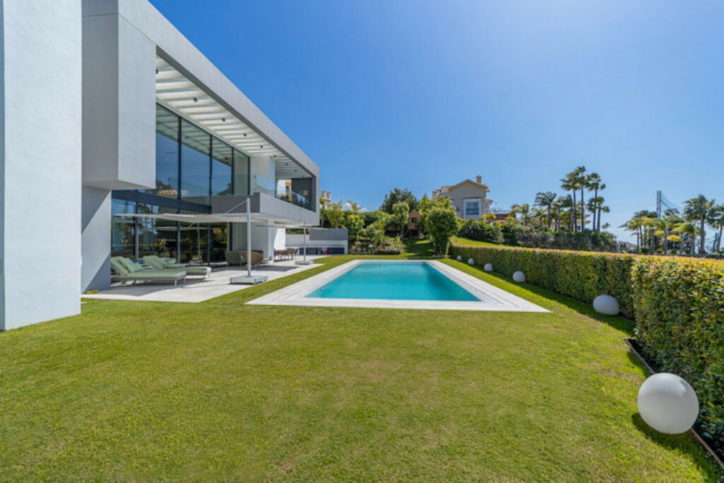 Detached Villa Los Arqueros Málaga - image 2