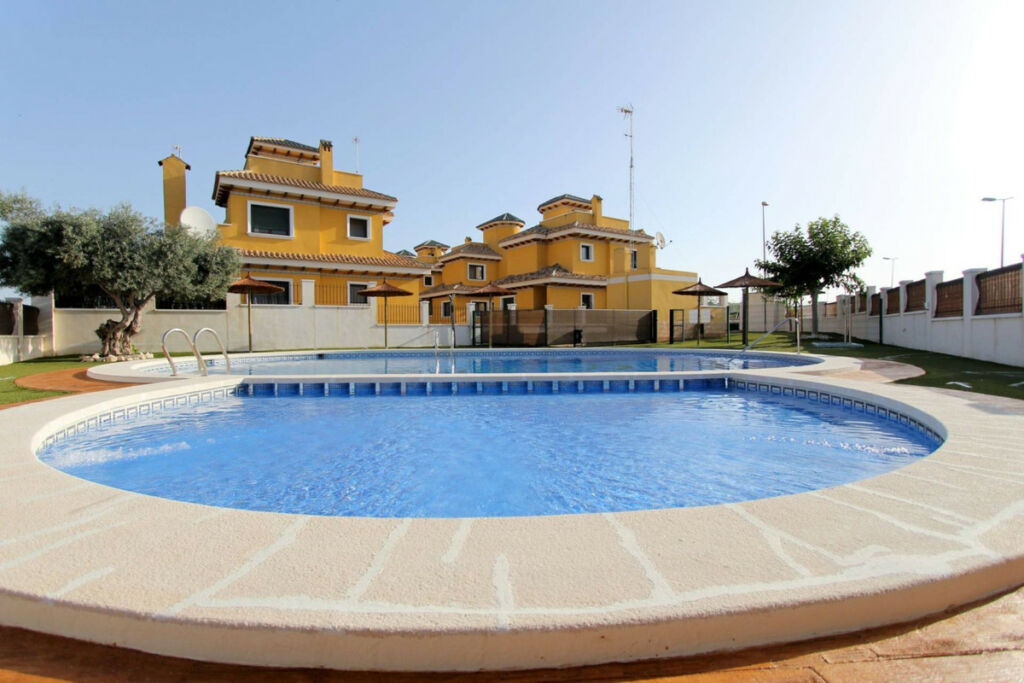 Detached Villa Ciudad Quesada Alicante - image 2