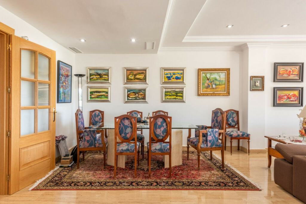 Middle Floor Apartment The Golden Mile Málaga - image 3
