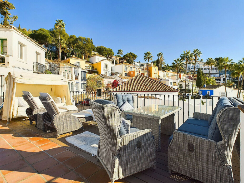 Detached Villa La Heredia Málaga - image 4