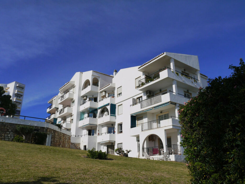 Ground Floor Apartment Torrenueva Málaga - image 2
