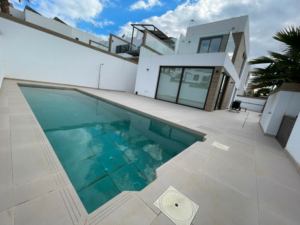 Detached Villa Benijofar Alicante - image 2