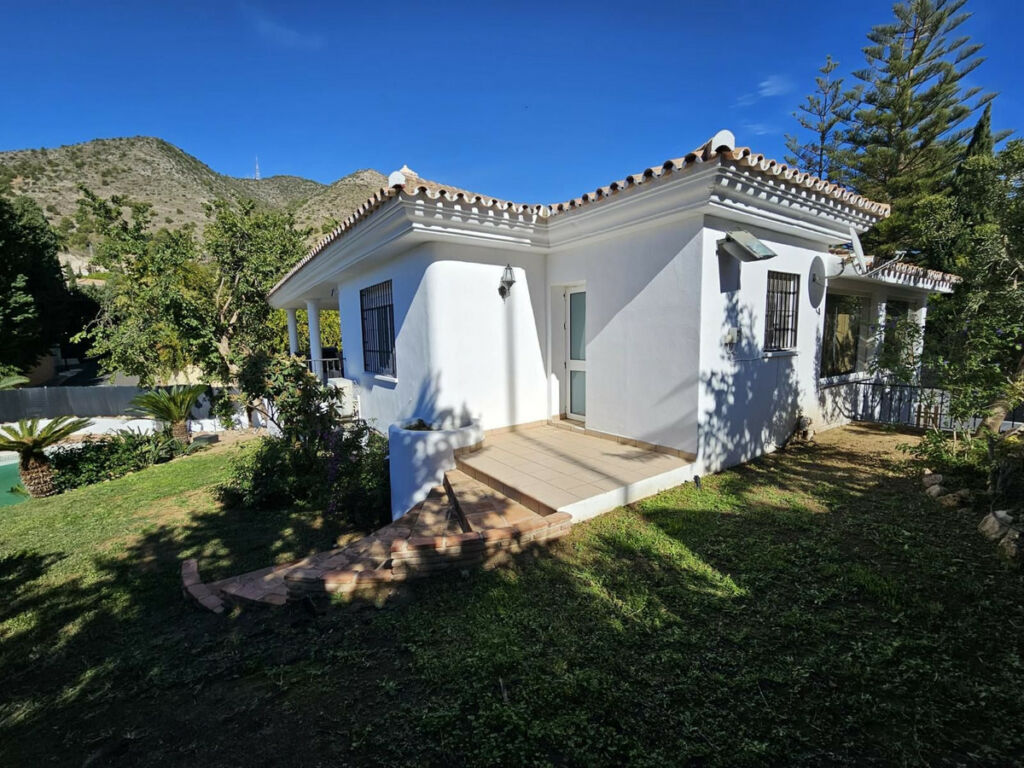 Detached Villa Benalmadena Málaga - image 2