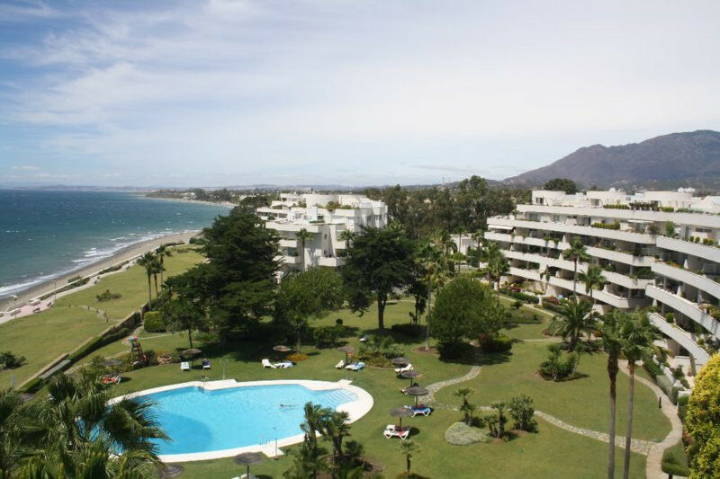Townhouse Estepona Málaga - image 2