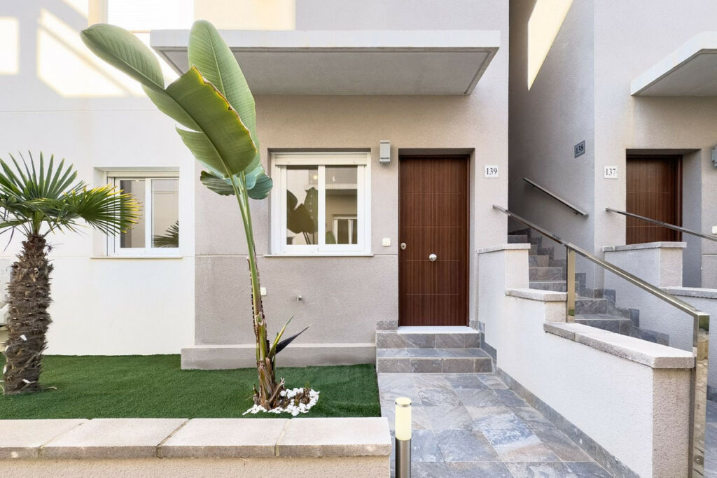 Ground Floor Apartment Aguas Nuevas Alicante - image 2