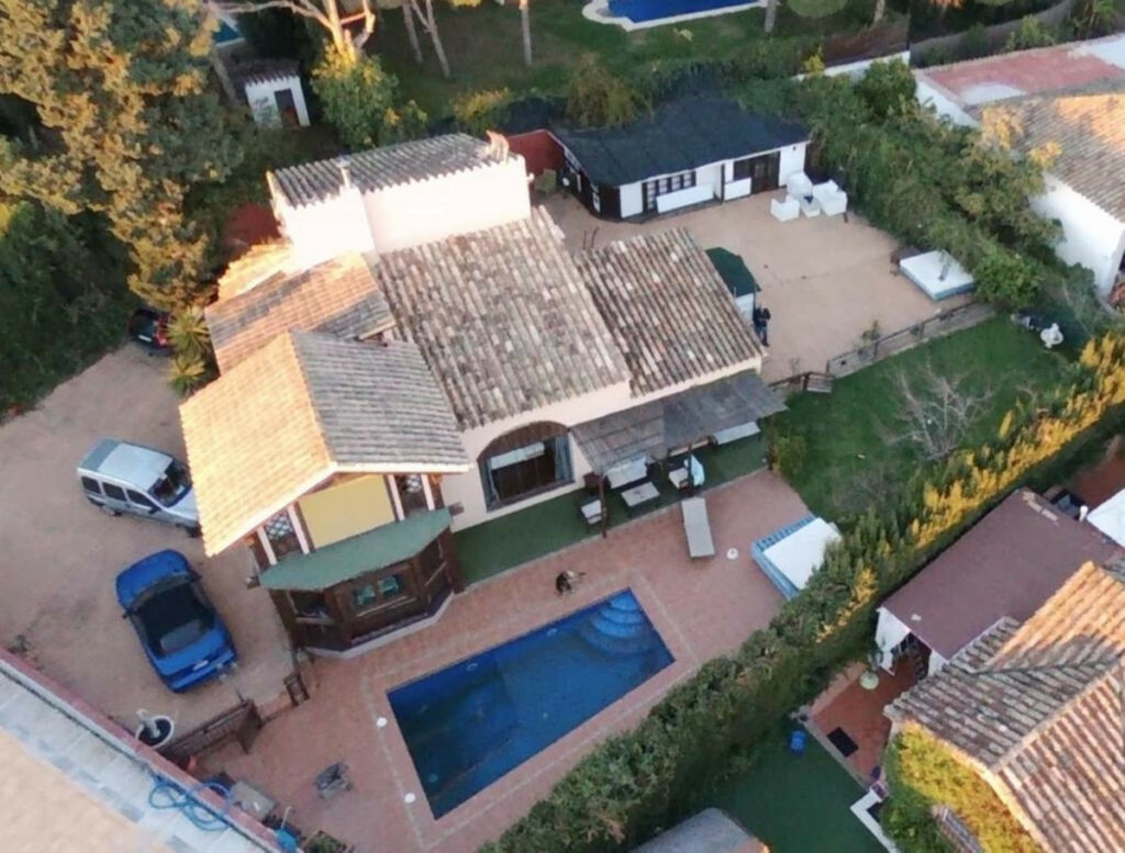 Detached Villa Cabopino Málaga - image 2