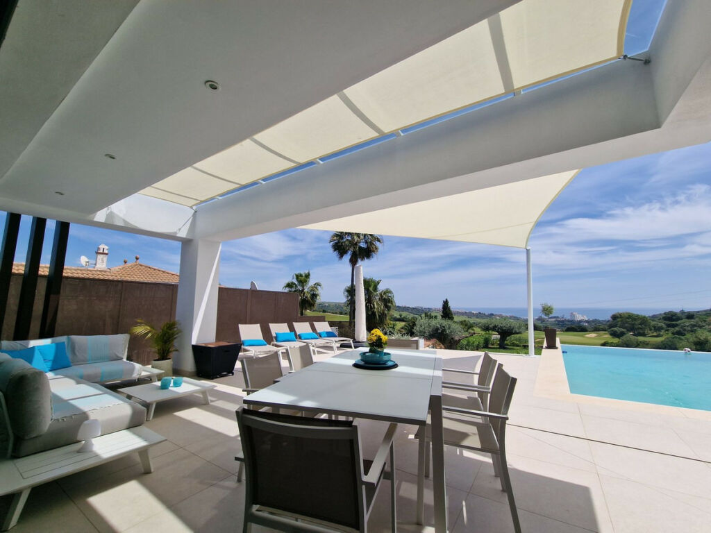 Detached Villa Estepona Málaga - image 2