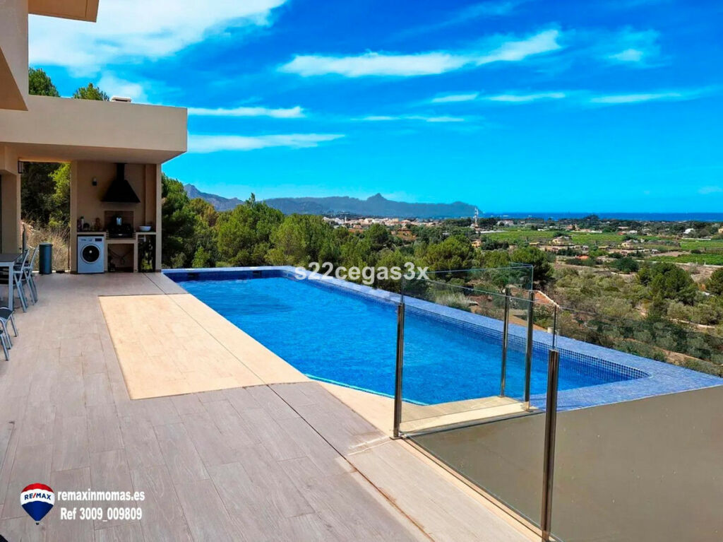Detached Villa Denia Alicante - image 2