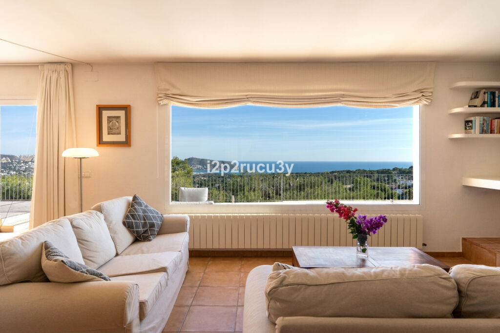 Detached Villa Moraira Alicante - image 2