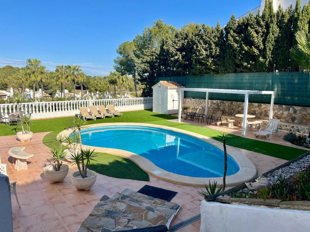 Detached Villa Villamartin Alicante - image 2