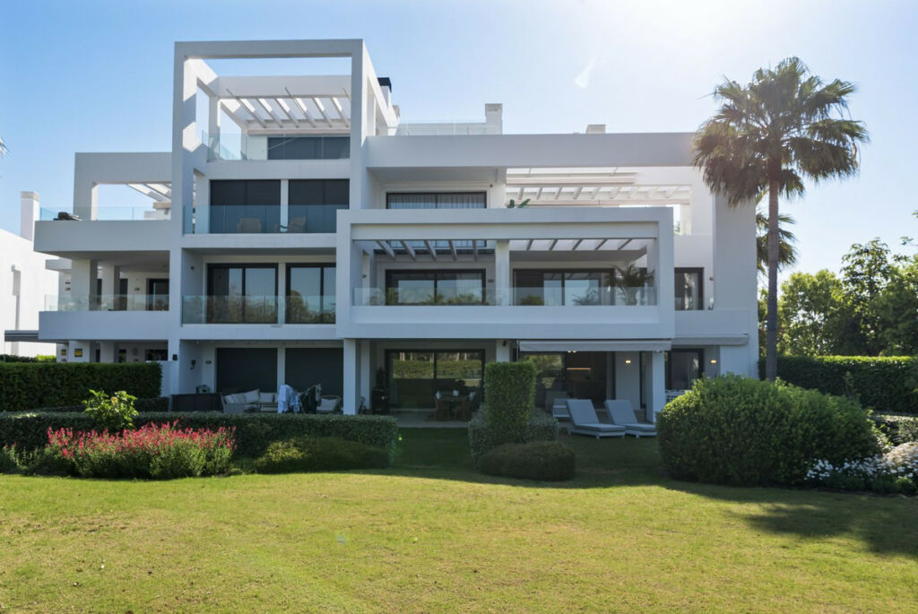 Ground Floor Apartment Atalaya Málaga - image 2
