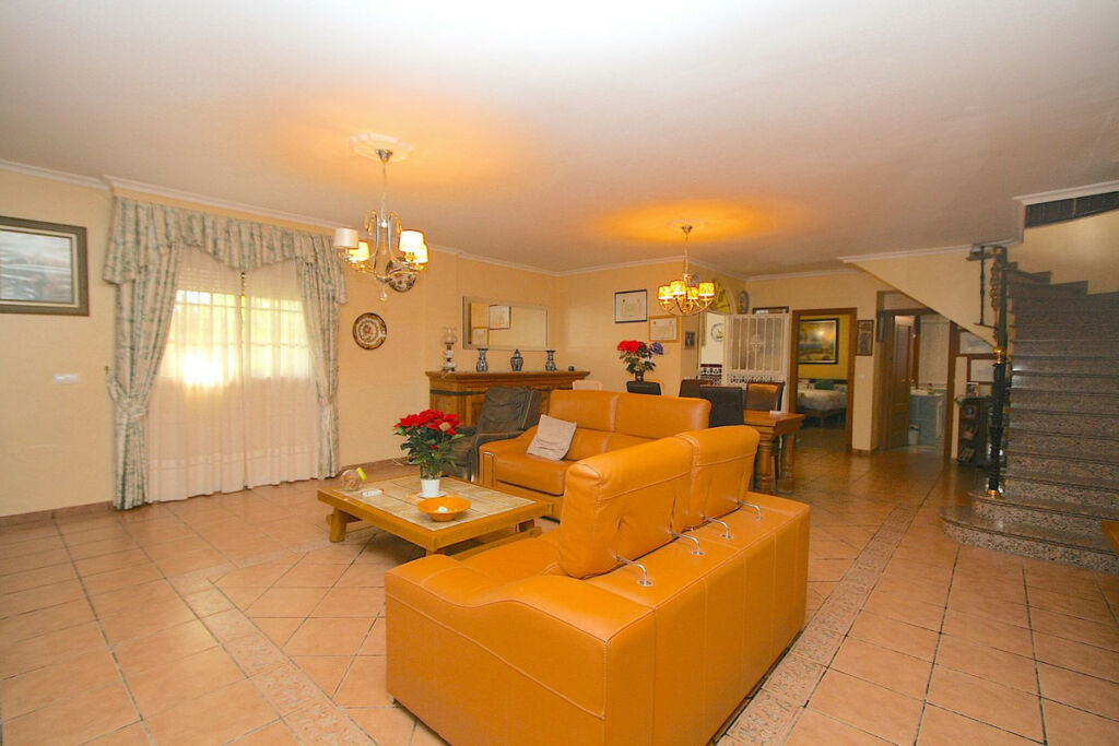 Detached Villa Alhaurín el Grande Málaga - image 3