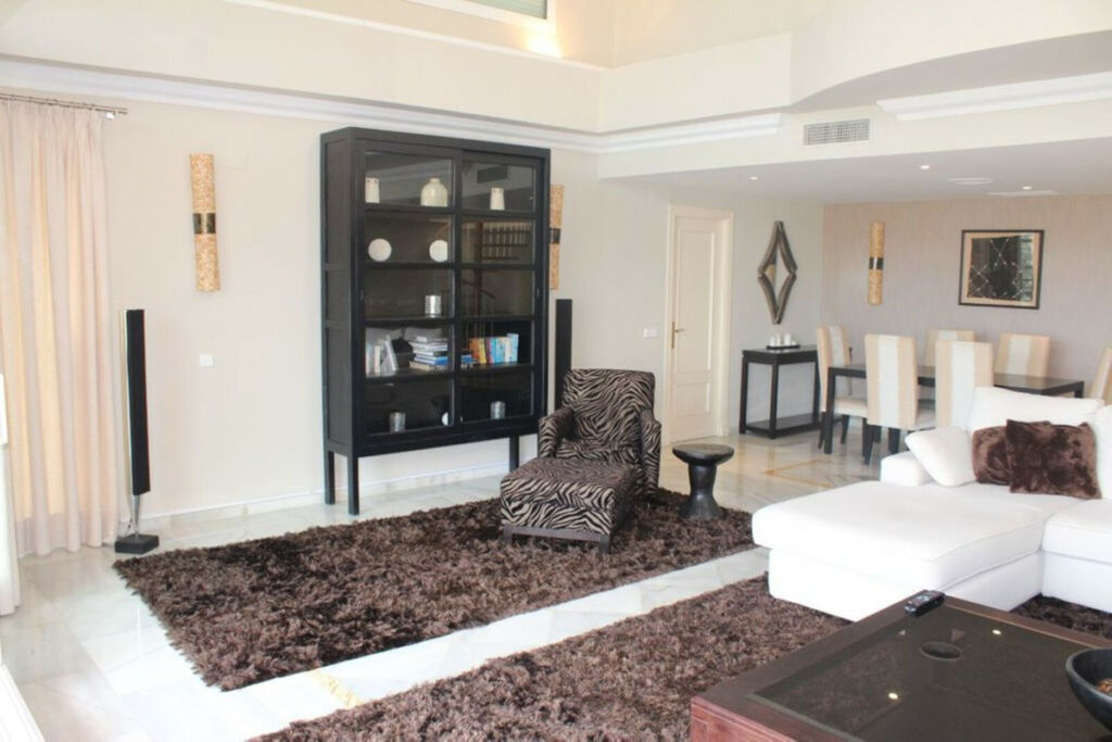 Penthouse Nueva Andalucía Málaga - image 2