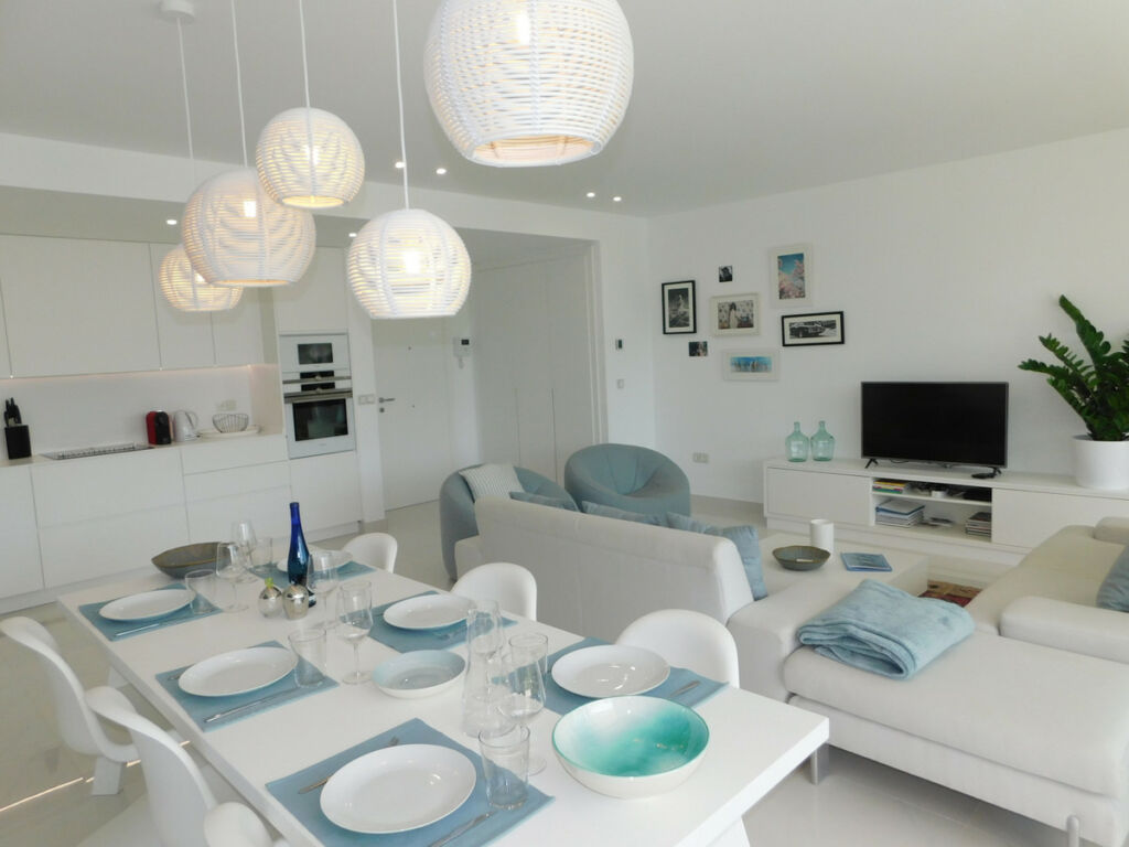 Ground Floor Apartment Benahavís Málaga - image 2
