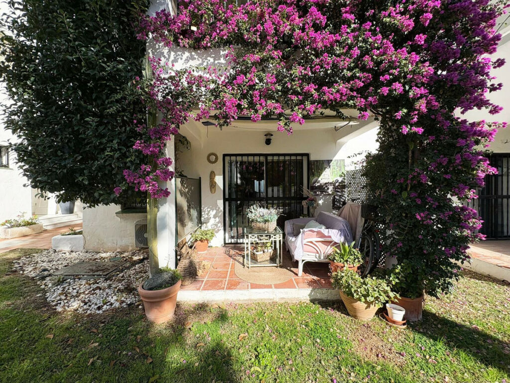 Semi-Detached House Bel Air Málaga - image 2