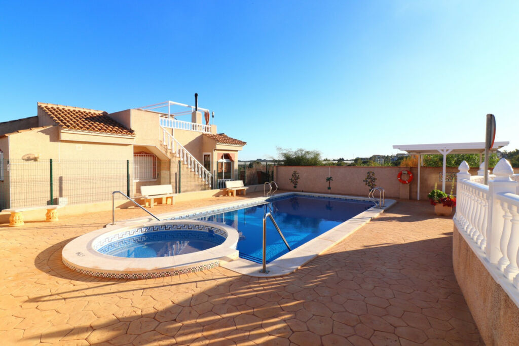 Detached Villa Montemar Alicante - image 2