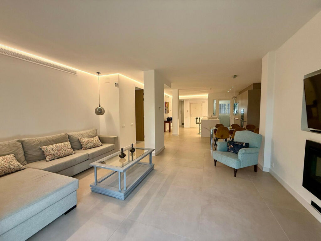 Ground Floor Apartment Nueva Andalucía Málaga - image 2