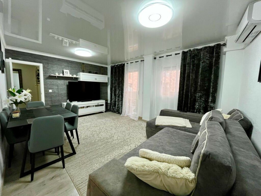 Middle Floor Apartment Torrevieja Alicante - image 2