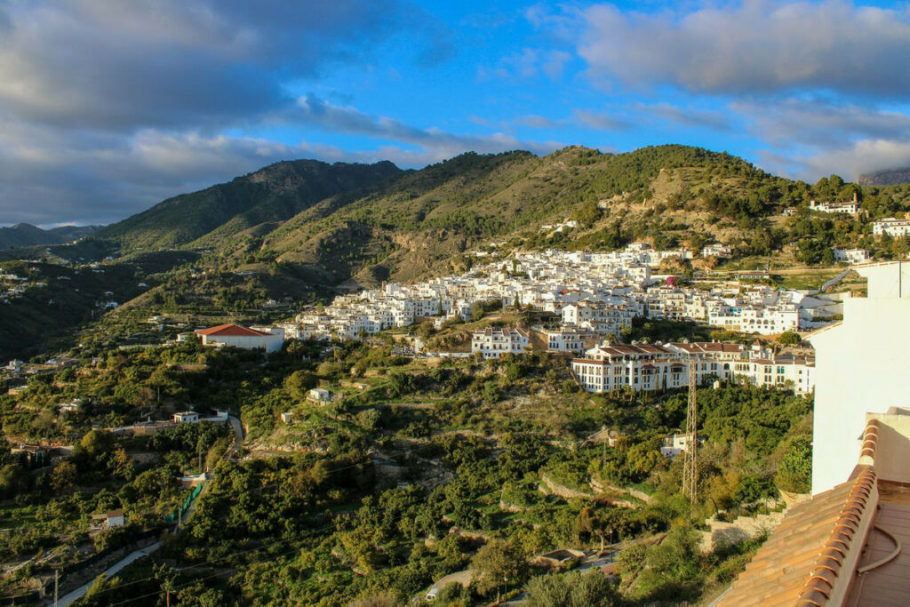 Top Floor Apartment Frigiliana Málaga - image 2
