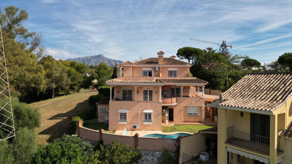 Detached Villa San Pedro de Alcántara Málaga - image 2