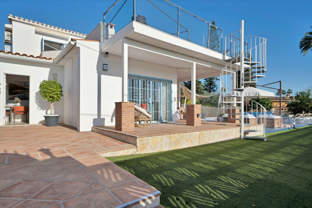 Detached Villa San Pedro de Alcántara Málaga - image 6