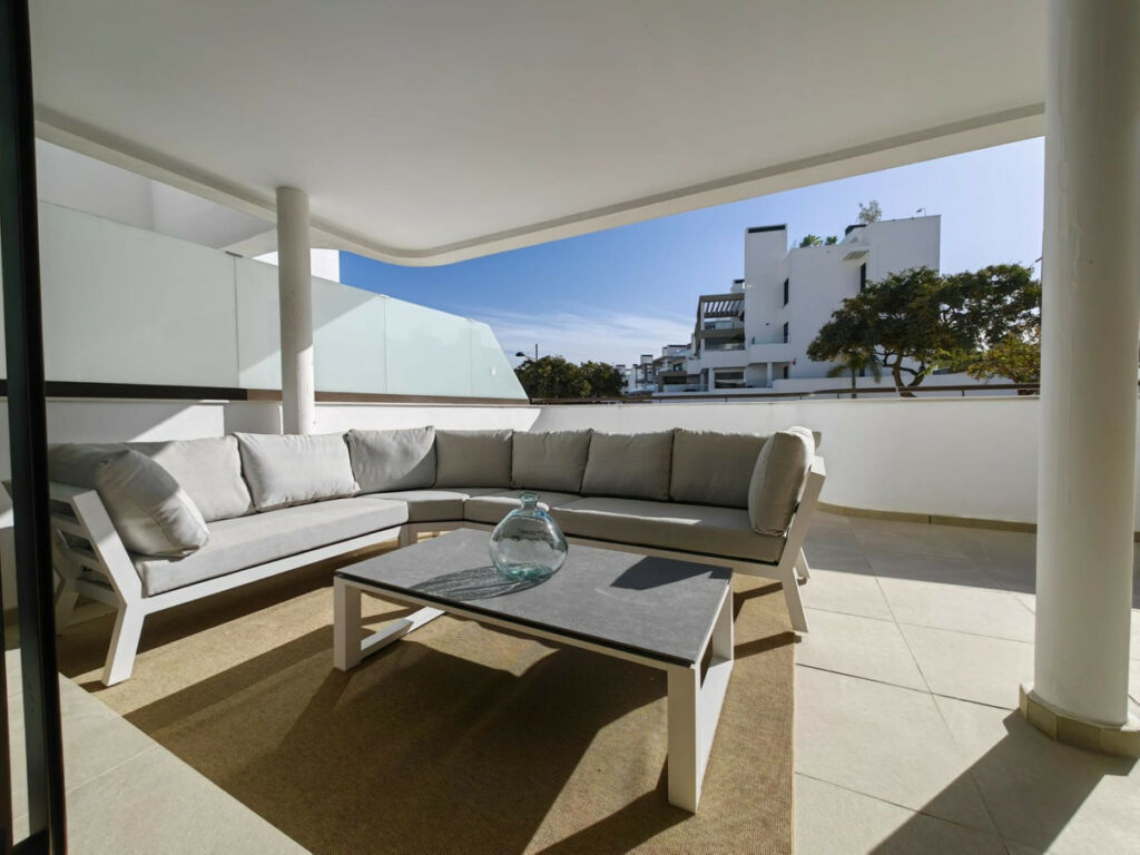 Ground Floor Apartment Estepona Málaga - image 2